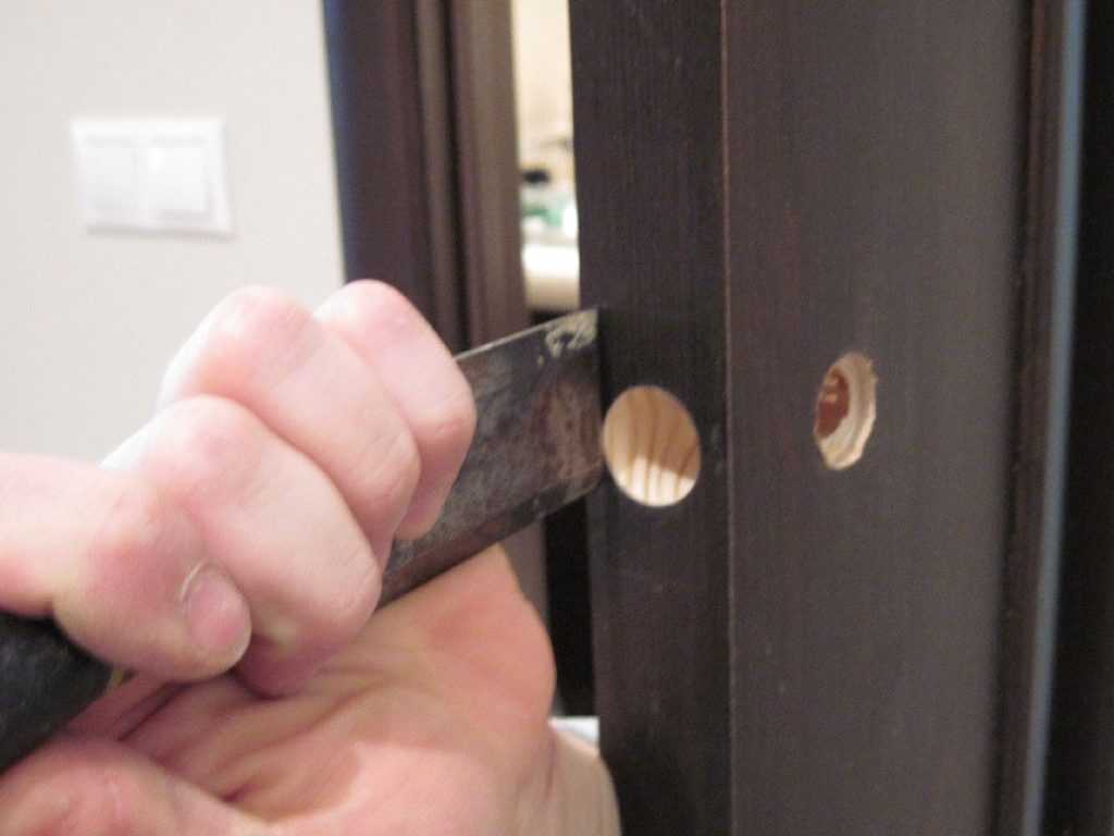 Замена ручки на входной металлической двери