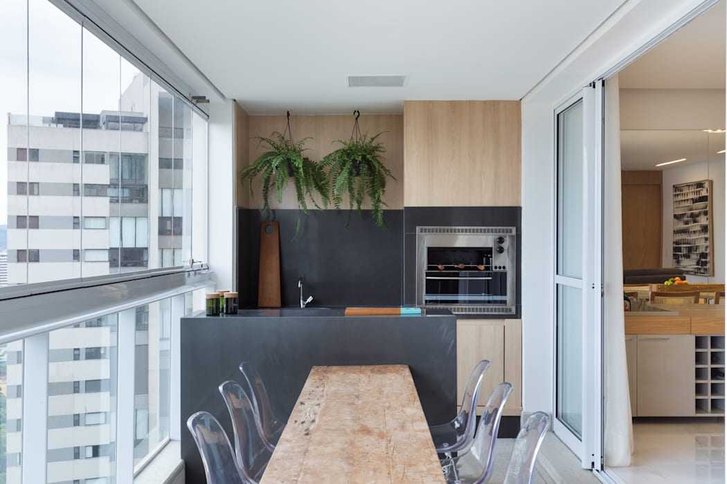 Дизайн балкона кухни фото. Кухня с панорамным балконом. Кухня на лоджии. Интерьер кухни с балконом. Кухня совмещенная с балконом.