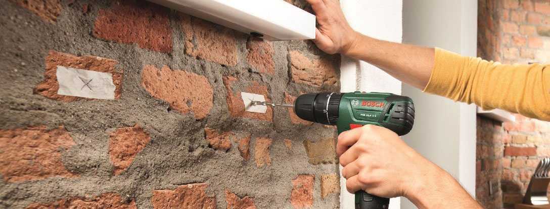 Как просверлить отверстие в кирпичной или бетонной стене