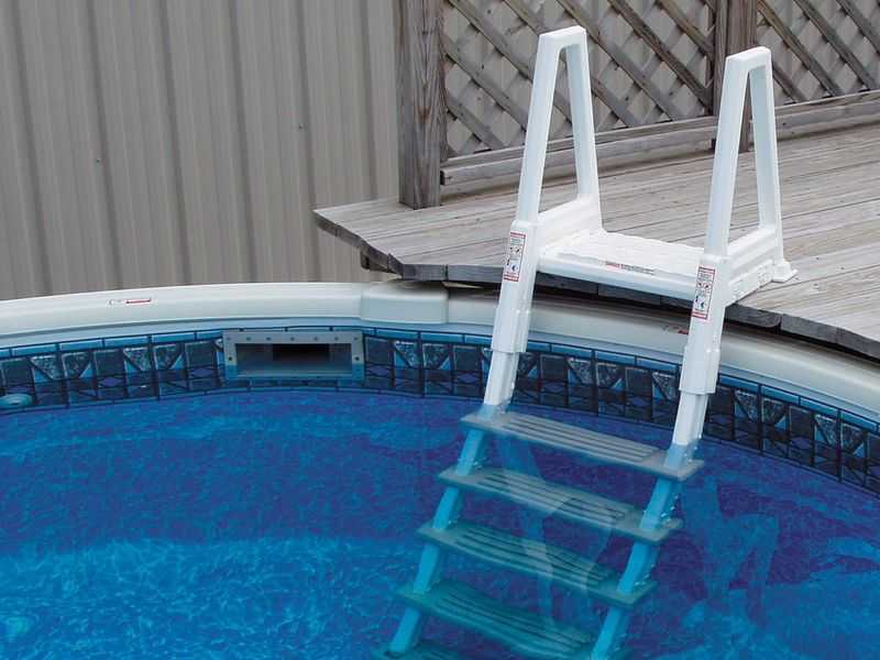 Лестницы для бассейнов своими руками: как сделать и собрать самодельную конструкцию для спуска из стремянки, металла, труб, а также фото готовых изделий