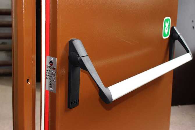 Фурнитура для противопожарных дверей: ручки, доводчики, система антипаника и другие приспособления