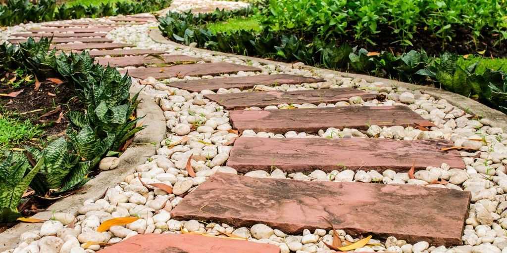 Дорожки из камня на даче своими руками: укладка натурального и искусственного, пошаговая инструкция с фото, как сделать садовую тропинку в саду