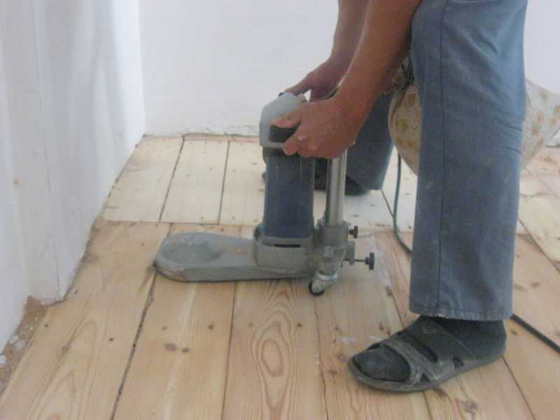 Как снять старую краску с деревянного пола в квартире: способы, особенности работы