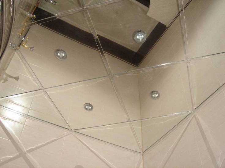 Зеркальный потолок: виды зеркальных потолочных панелей, монтаж, как установить зеркало на потолок