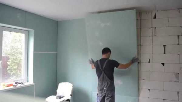 Покраска стен деревянного дома - выбор материала, подготовка и нанесение