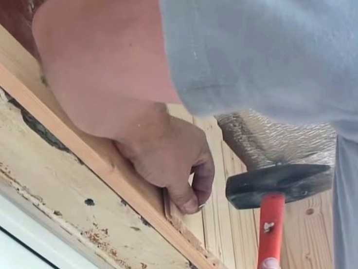 Потолок из вагонки: обшивка, монтаж, отделка, как правильно обшить потолок своими руками, как сделать укладку, как установить потолочную вагонку