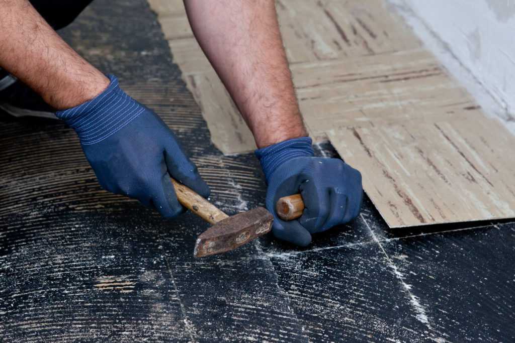 Замена деревянного пола в хрущевке на стяжку: особенности устройства, демонтаж