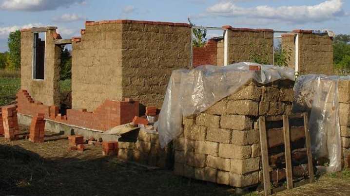 Стены из глины — особенности отделки