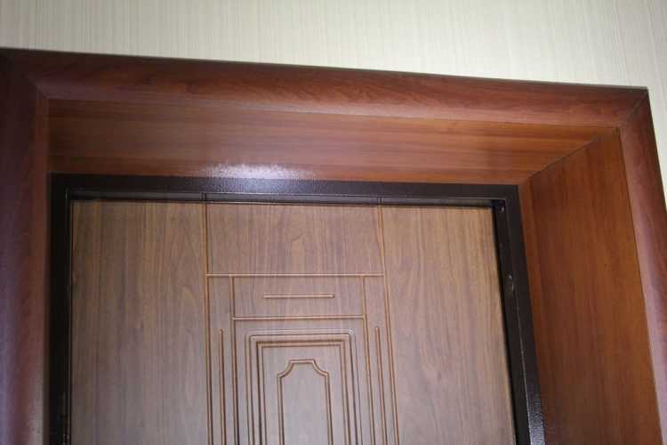 Самые популярные варианты отделки откосов входной двери изнутри