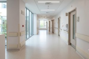 Пластиковые отбойники для стен в медицинских учреждениях
