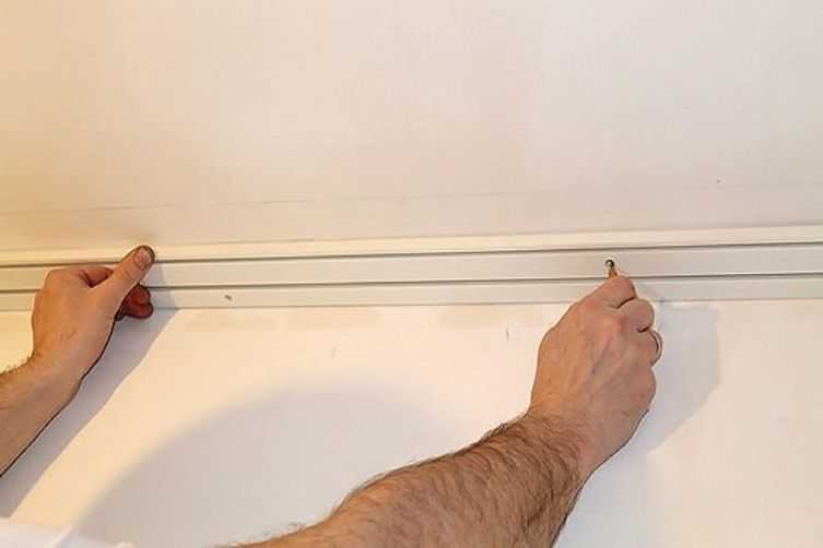 Потолочный карниз и натяжной потолок: как правильно установить своими руками, видео-инструкция, фото