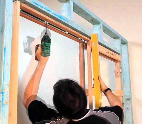 Монтаж стеклянных дверей — своими руками или вызовем мастера