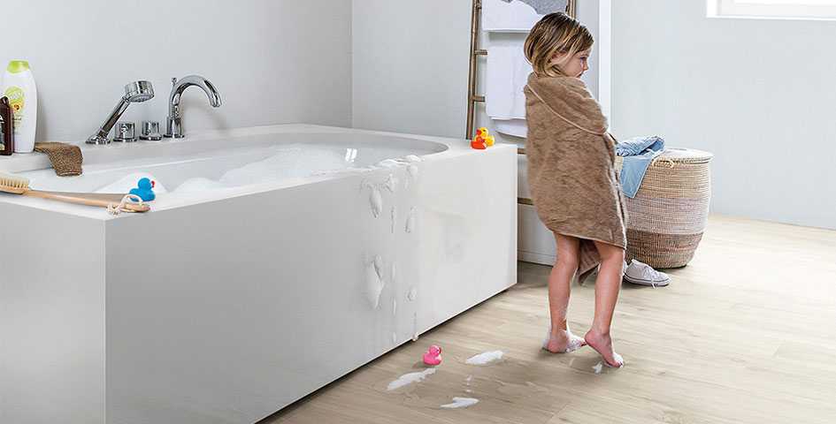 Ламинат для ванной комнаты: какой можно класть и как правильно выбрать