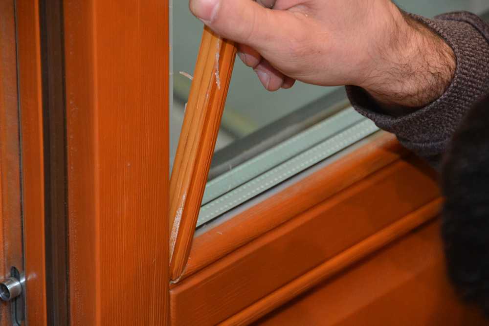 Как поменять стеклопакет в деревянном окне? - строительные рецепты мира