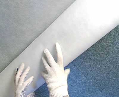 Как клеить стеклохолст на потолок
