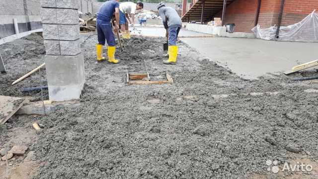 Установка бортовых камней бетонных: порядок монтажа бордюра, норма расхода раствора, выкапывание траншеи, укладка поребриков, сложности и ошибки