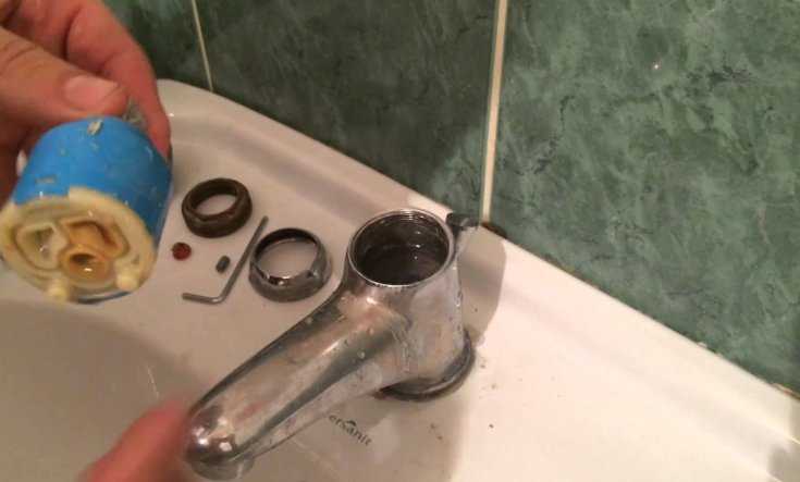 Как заменить смеситель в ванной своими руками