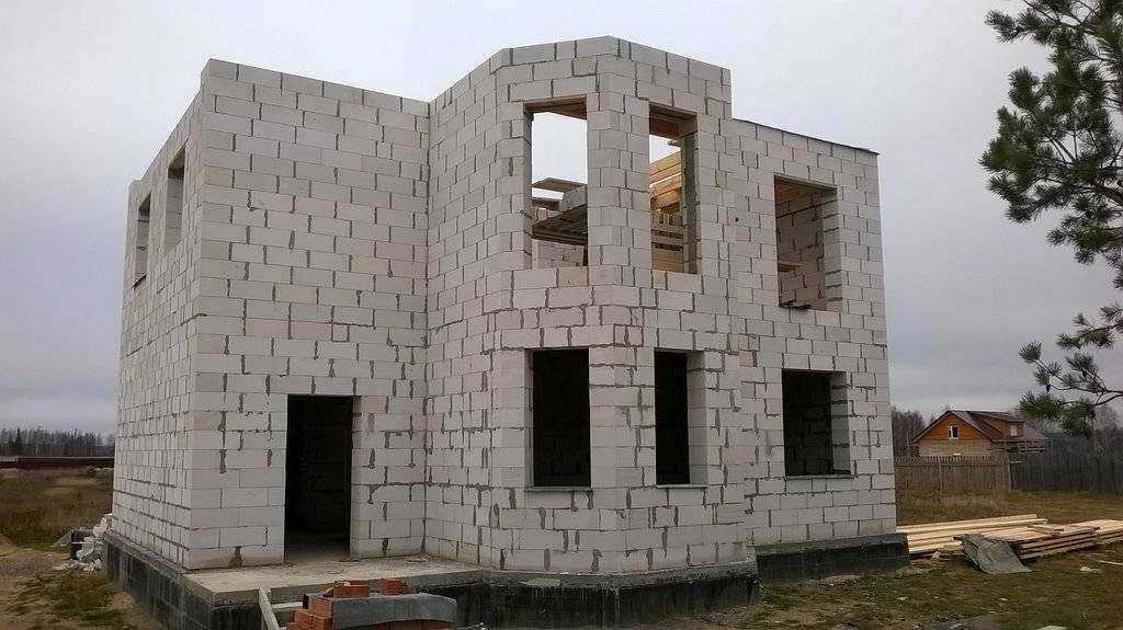 Выбираем блоки для строительства стен дачного дома