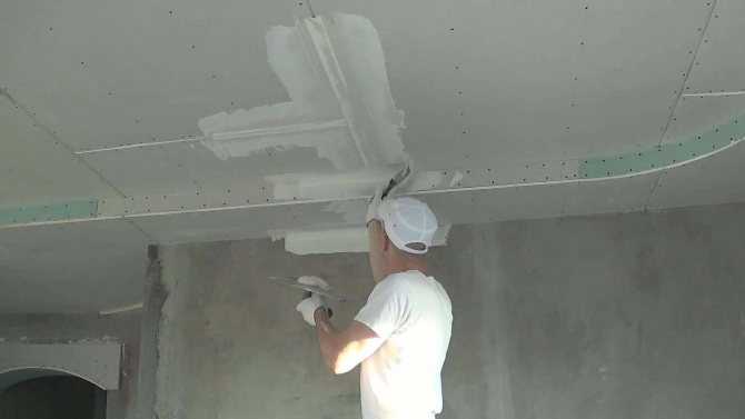 Как недорого обновить потолок