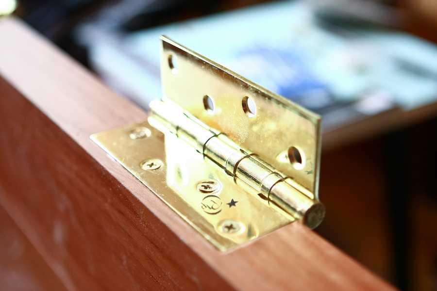 7 популярных видов петель на двери шкафа: установка, правильная регулировка и выравнивание