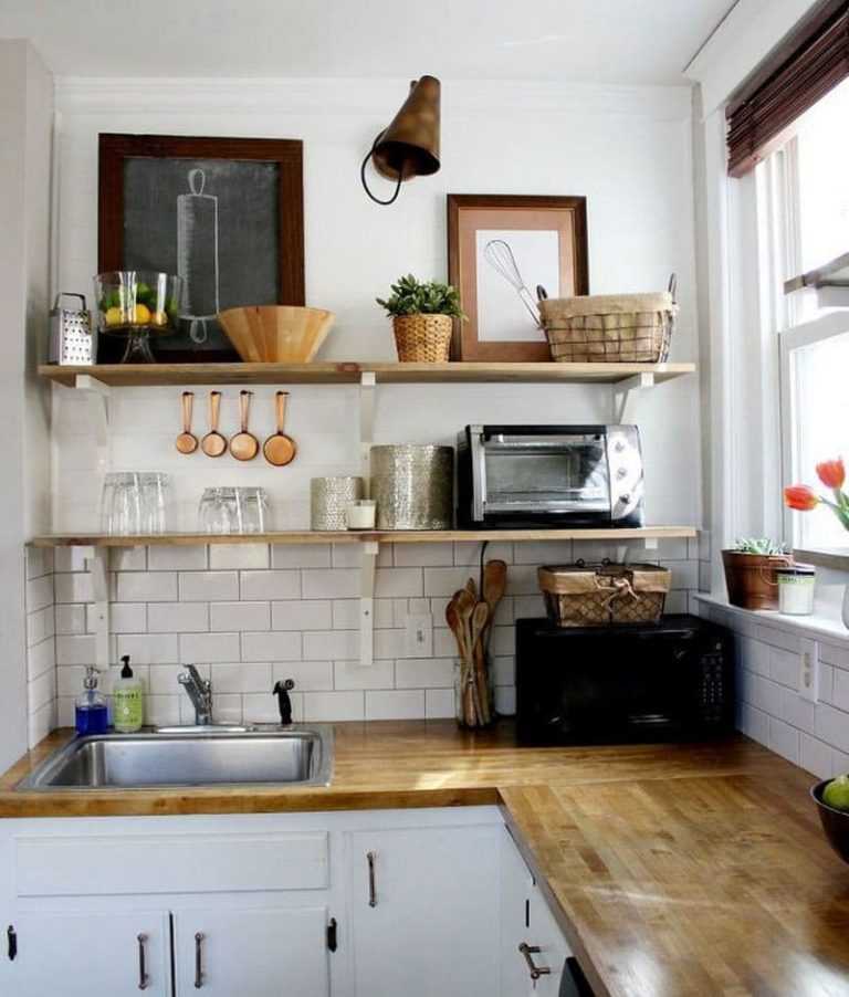 Открытые полки на кухне вместо навесных шкафов над обеденным столом в интерьере
 - 25 фото