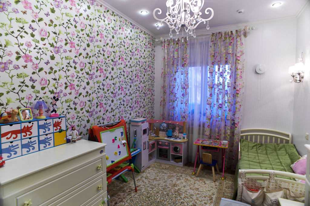 Обои в детскую комнату для девочки: советы по выбору (75 фото)