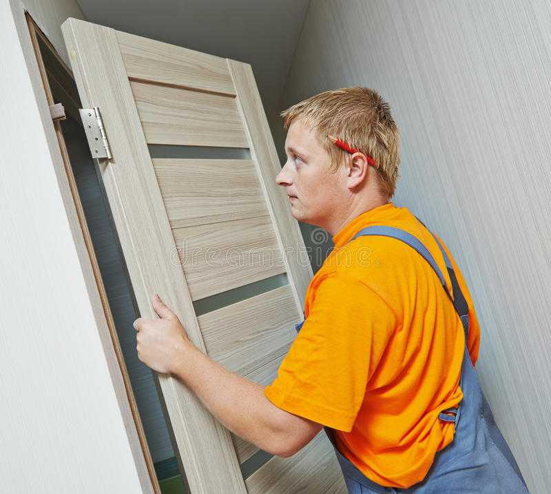 Ремонт межкомнатных дверей своими руками: восстановление старых деревянных или раздвижных конструкций, установленных в квартире