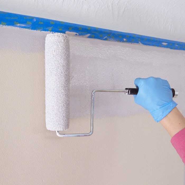 Чем покрасить потолок в ванной комнате: краска для потолка особенности выбора / zonavannoi.ru