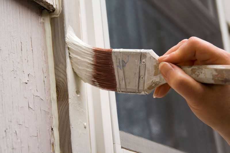 Как красиво покрасить 🧹 межкомнатные двери – деревянные или из дсп, покрытые лаком или ламинированные, своими руками?