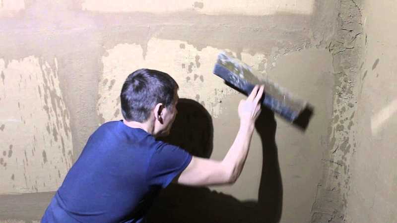 Как клеить обои на оштукатуренные стены своими руками: пошаговая инструкция, видео