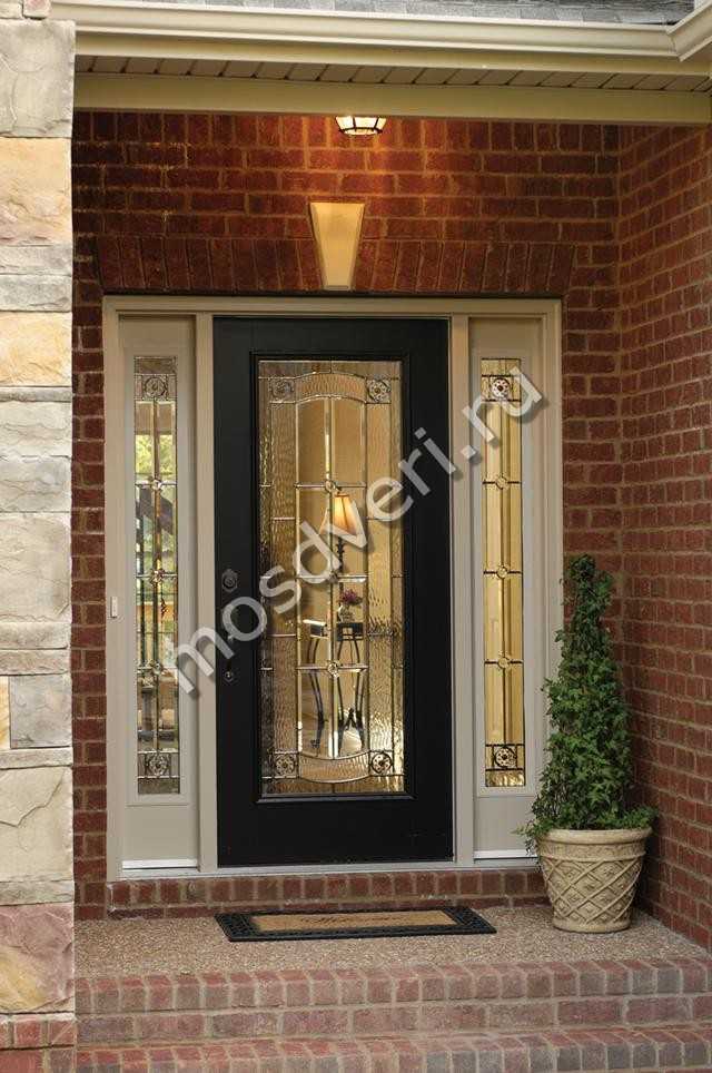 Входная дверь со стеклом для частного дома — примеры оформления