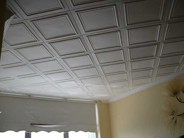 Потолочная плитка из пенопласта: виды, монтаж, плитка для потолка из пенополистирола, потолки из пенопластовых плит, потолочное покрытие