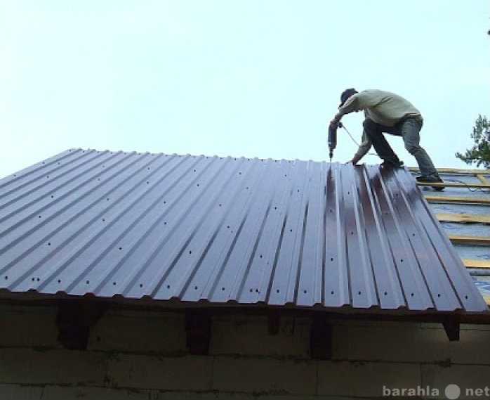 Как правильно покрыть крышу профнастилом своими руками