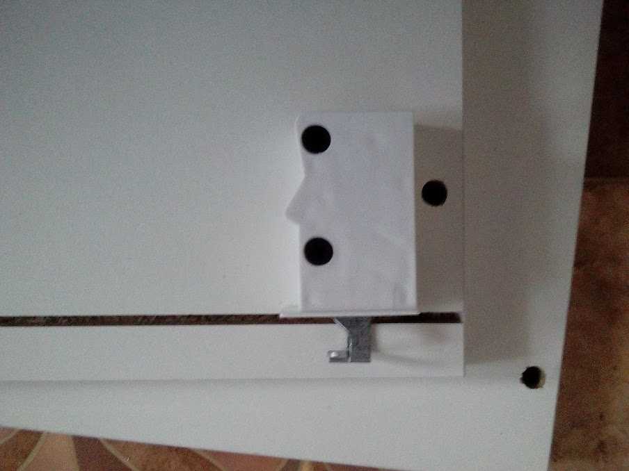 Как повесить шкаф на стену?