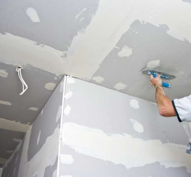 Чем красить гипсокартонный потолок: виды красок, как правильно водоэмульсионной | ремонтсами! | информационный портал