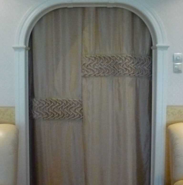 Занавеска на дверь - 110 фото новинок дизайна дверных штор