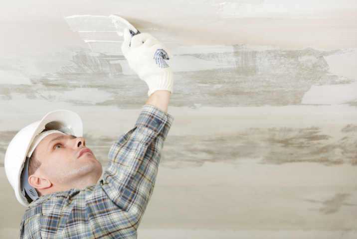 Как красить потолок – подготовка поверхности, выбор краски, этапы работ