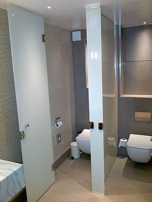 Как правильно выбрать стеклянную перегородку для ванной комнаты?