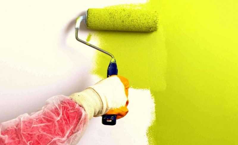 Чем можно покрасить потолок в ванной комнате: выбор состава