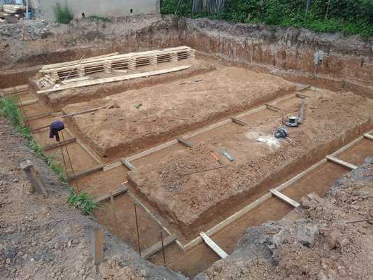 Как правильно выкопать яму под фундамент: пошаговая инструкция