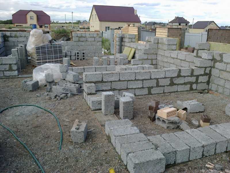 Какие блоки для строительства дома лучше?
