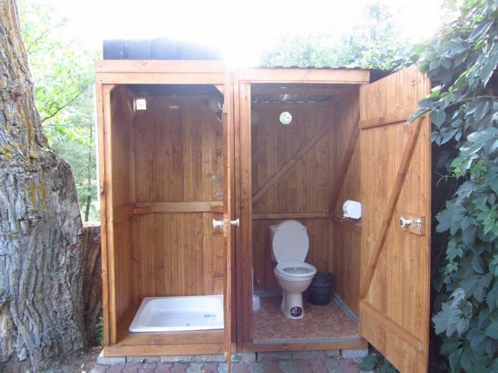 Туалет с душем для дачи под ключ