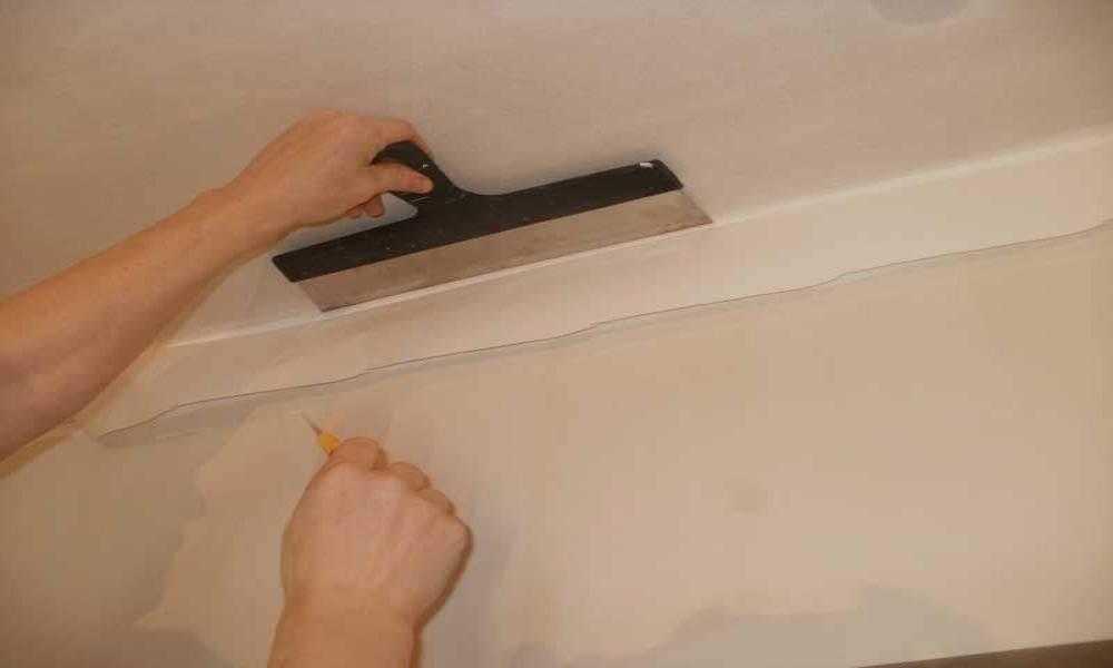 Как клеить стеклохолст на потолок - тонкости и особенности