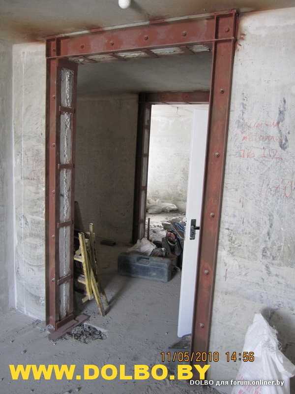 Как сделать дверь в кирпичной несущей стене?