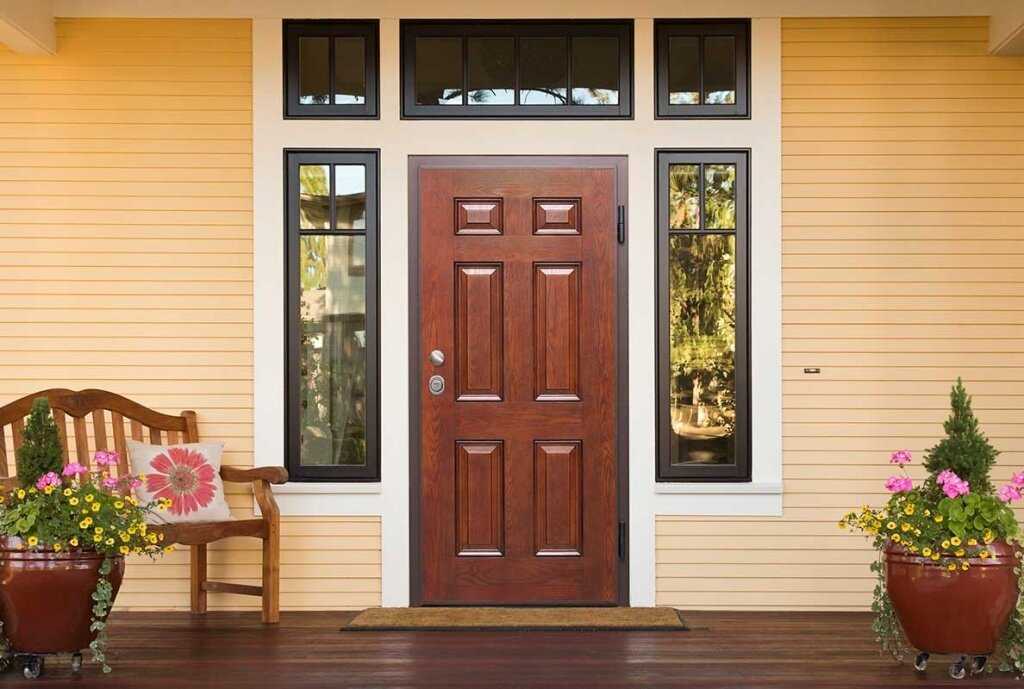 Металлические или деревянные входные двери