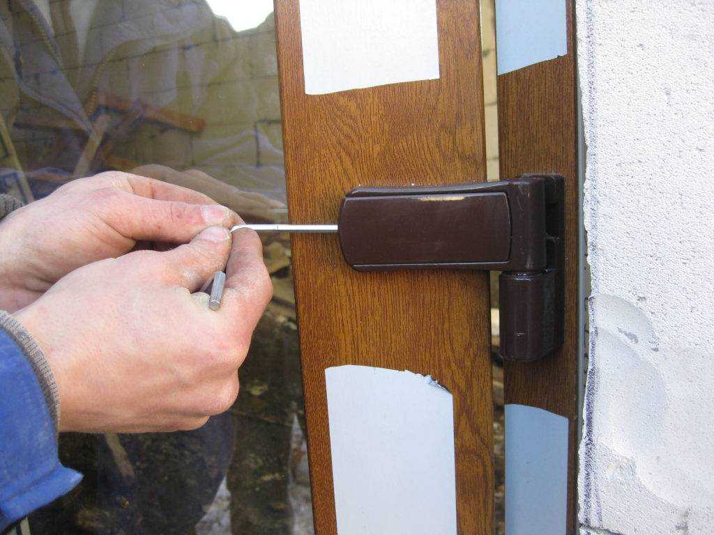 Как установить железную дверь в квартиру своими руками