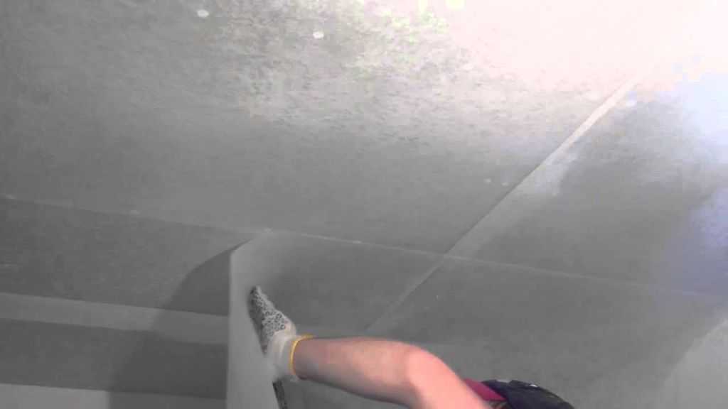 Как клеить стеклохолст на потолок: поклейка паутинки под покраску