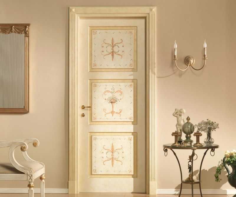 Белые двери в интерьере: межкомнатные и входные виды изделий, преимущества и недостатки Интересные дизайнерские решения и декоративные качества дверных конструкций
