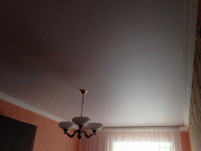 Натяжной потолок сатиновый: что такое сатин, цвет, из чего сделаны потолки, как выглядят