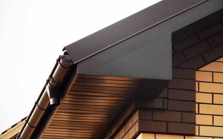 Металлические софиты для крыши: плюсы и минусы, виды материалов